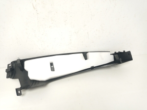 Volkswagen Golf VIII (2019–2026) Tagumise toe sisekujundus 5H9867765B - 3