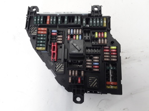   Блок предохранителей в багажнике 