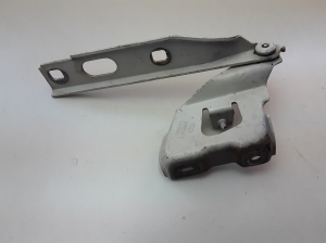  Engine cover hinge 