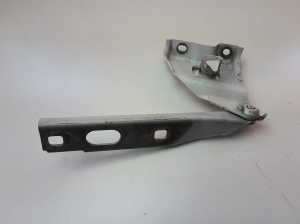  Engine cover hinge 