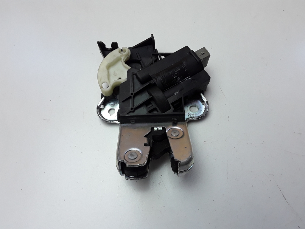 AUDI A4 B8/8K (2011-2016) Takaluukun takaluukun lukko 4F5827505D 25582074