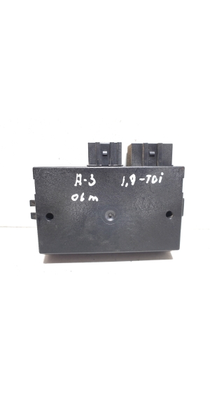 AUDI A3 8P (2003–2012) Tow bar control module 8P0907383 - 2