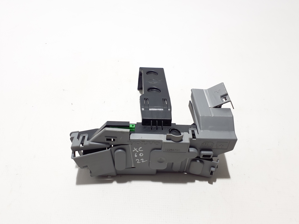 VOLVO XC60 2 generation (2017-2024) Câble de batterie positif 32264790 25574741