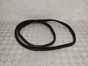  Front door sealing rubber 