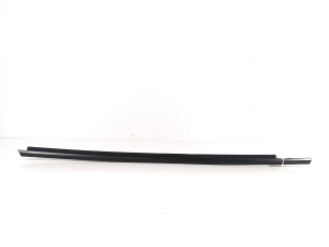   Baguette extérieure de vitre de porte avant  -  