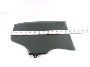 Mazda 2 (2014–2026) Rear side door glass - 3