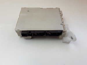 TOYOTA PRIUS Prime (2016–2022) Kaitsmekarp salongis 8273047530 - 2