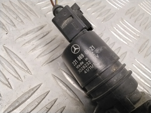 Mercedes Benz C-Class 204 (2007–2014) Front windshield washer pump A2218690121 - 3