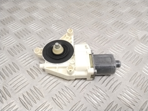 Mercedes Benz C-Class 204 (2007–2014) Esiukse aknatõstuki mootor A2048200242 - 4