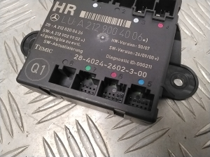 Mercedes Benz C-Class 204 (2007–2014) Rear side door control unit A2129004006 - 3