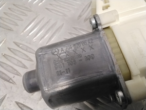 Mercedes Benz C-Class 204 (2007–2014) Tagumise külgukse aknatõstuki mootor A2048200642 - 2