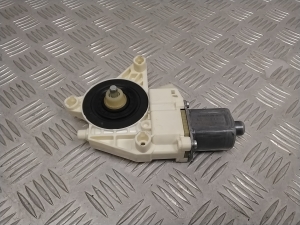 Mercedes Benz C-Class 204 (2007–2014) Tagumise külgukse aknatõstuki mootor A2048200642 - 3