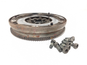  Clutch flywheel 