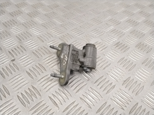 Mercedes Benz C-Class 204 (2007–2014) Front door lower hinge - 2