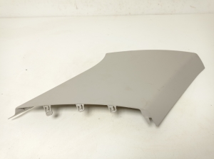 Volkswagen Golf VIII (2019–2026) Tagumise toe sisekujundus 5H9867246A - 4