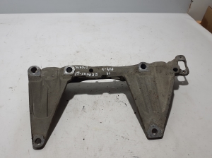 Mercedes Benz Vito 447 (2014–2026) Halterung Vorderachsgetriebe Differentialgetriebe A4473503400 - 2