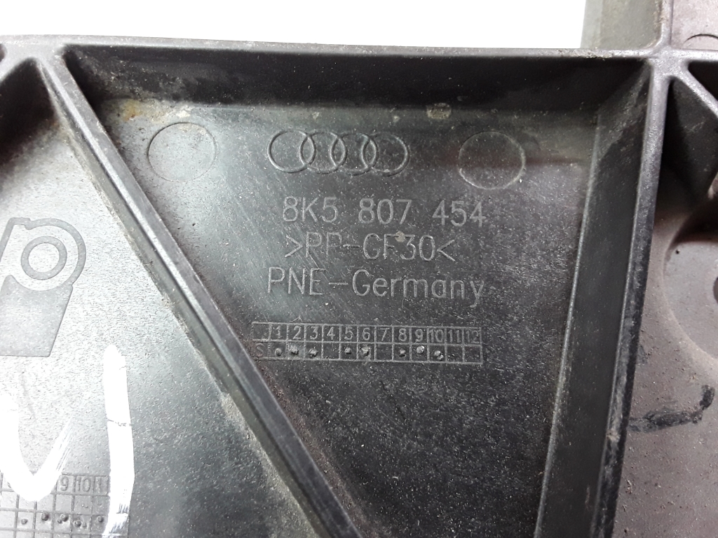 AUDI A4 B8/8K (2011-2016) Aizmugurējā labā bampera stiprinājums 8K5807454 27557888