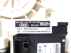 AUDI A3 8P (2003–2012) Front door window regulator motor 8P0959 802H  S006060014C - 3