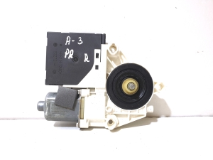 Moteur de lève-vitre de porte avant - 8P0959 802H  S006060014C