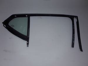 Opel Astra K (2015–2021) Aizmugurējo sānu durvju trīsstūrveida stikls 39023037 - 2