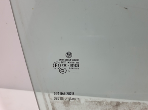 Volkswagen Golf VII (2012–2026) Front door glass 5G4845202B - 2