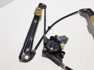 Volkswagen Golf VII (2012–2026) Front door window regulator 5G4837462H - 4
