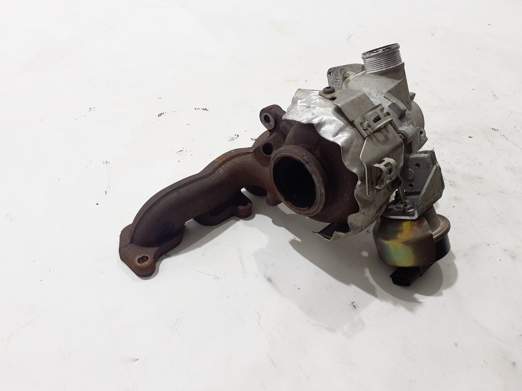 VOLKSWAGEN Passat B8 (2014-2023) Turbocharger 04L253010T 25614367