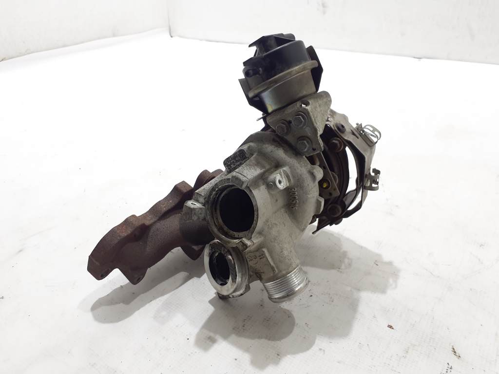 VOLKSWAGEN Passat B8 (2014-2023) Turbocharger 04L253010T 25614367