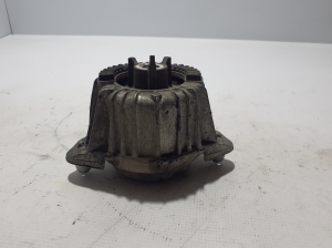 Mercedes Benz E-Class W212 (2009–2015) Engine mount A2122406317 - 3