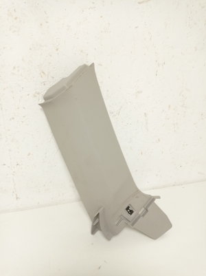 Volkswagen Golf VIII (2019–2026) Tagumise toe sisekujundus 5H9867287A - 3