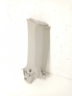 Volkswagen Golf VIII (2019–2026) Tagumise toe sisekujundus 5H9867288A - 3