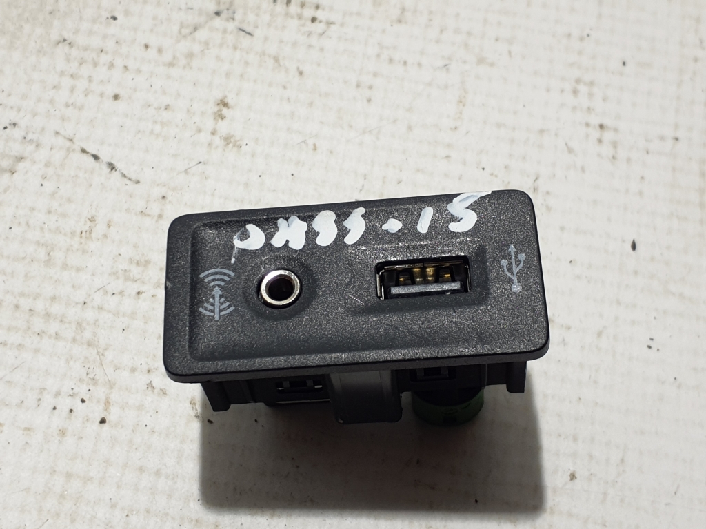 VOLKSWAGEN Passat B8 (2014-2023) Additional Music Player Connectors 5G0035222 25731571