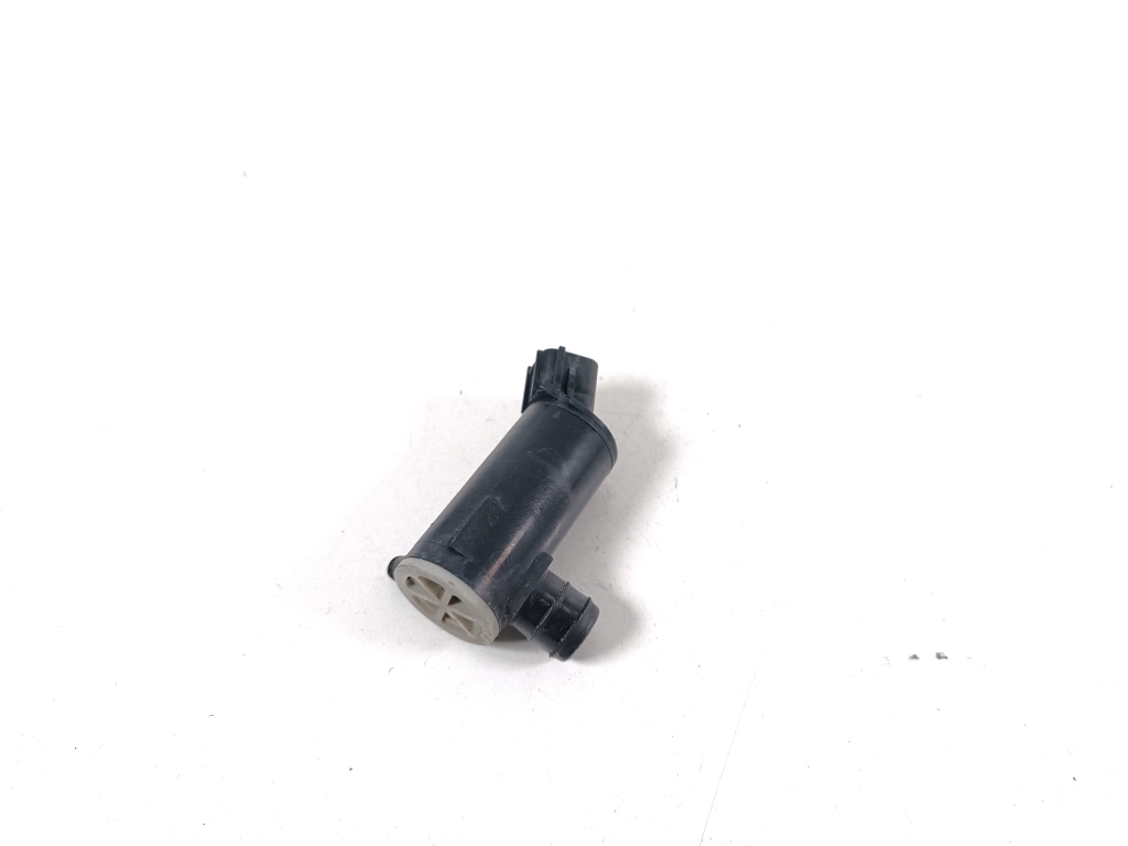 Kia Sportage (2010–2016) Front windshield washer pump 985102S000