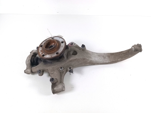   Front wheel hub  -  