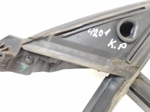 Mercedes Benz CLA-Class W118 (2019–2026) Esiukse tihenduskumm A1187250300 - 2
