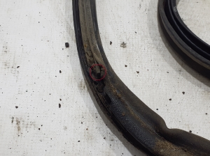  Trunk sealing rubber on the body 