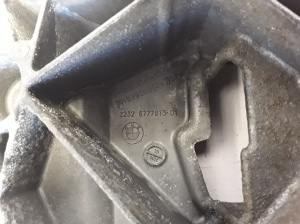 BMW 5 SERIES F10 (2010–2017) Käigukasti kinnitus 22326777613 - 4