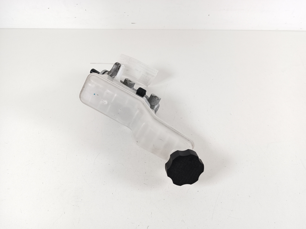 Kia Sportage (2010–2016) Brake master cylinder 585102S920 Kia Sportage (2010–2016) Brake master cylinder 585102S920