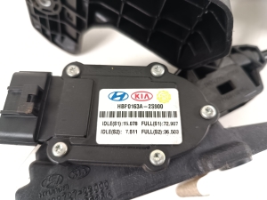 Kia Sportage (2010–2016) Accelerator pedal 327002S900 - 4