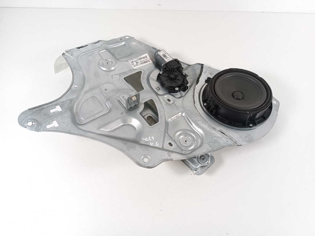 Kia Sportage (2010–2016) Aizmugurējo sānu durvju logu pacēlājs un tā detaļas