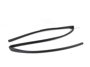 TOYOTA PRIUS Prime (2016–2022) Esiukse muu osa 68141-47062 - 2