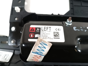 Tesla Model 3 3 (2016–2024) Ceļgalu drošības spilvens 107782500D - 4