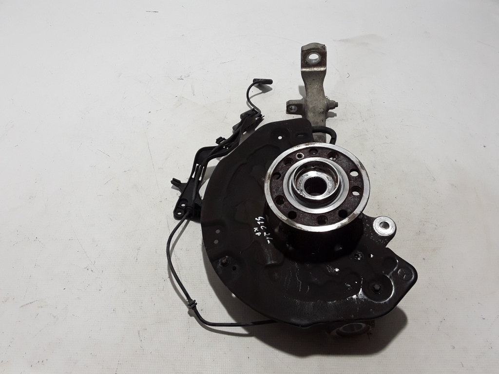 MERCEDES-BENZ GLC X253 (2015-2024) Front Left Wheel Hub A2533320101 25770309