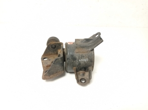 Kia Sportage (2010–2016) Gearbox mount 218302S200 - 3