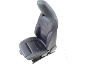 Mercedes Benz CLA-Class W118 (2019–2026) Vordersitz und seine Teile - 4