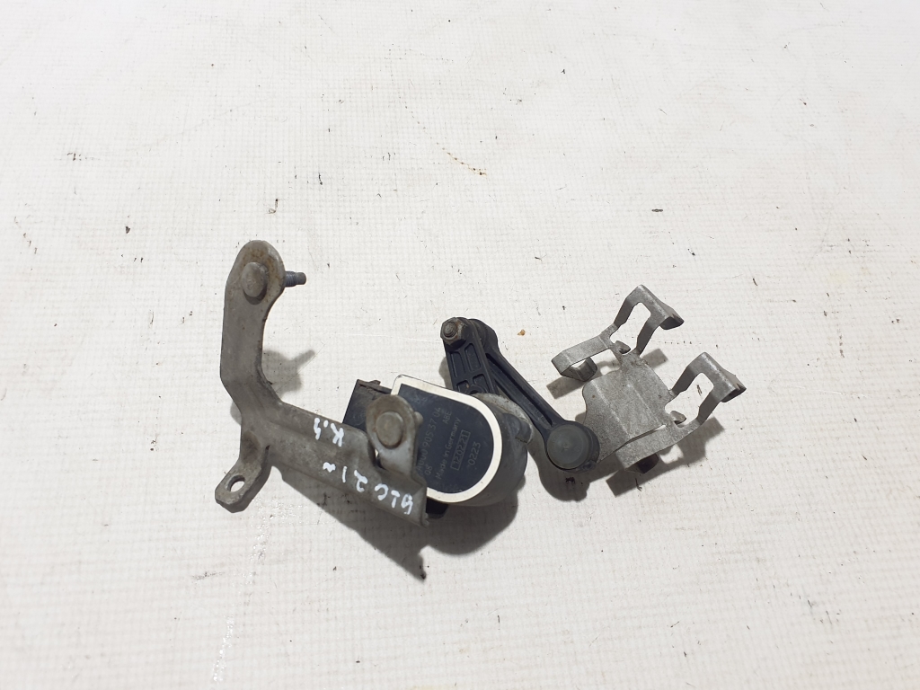 Mercedes Benz GLC-Class 253 (2015–2019) Sensor an der Hinterradnabe A0009053704 Mercedes Benz GLC-Class 253 (2015–2019) Sensor an der Hinterradnabe A0009053704