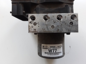 Kia Rio (2011–2017) ABS unit 58920-1W770 - 2
