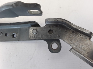  Engine cover hinge 