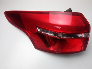  Rear corner lamp and its details 