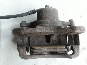 Hyundai i40 (2011–2026) Front brake caliper 581103Z100 - 2